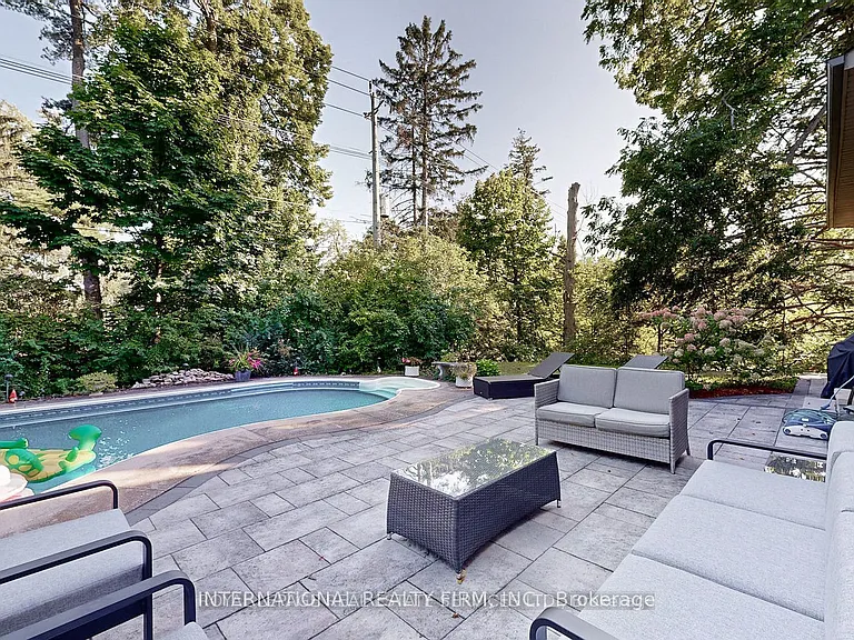 1286 Cambridge Dr — Photo 25