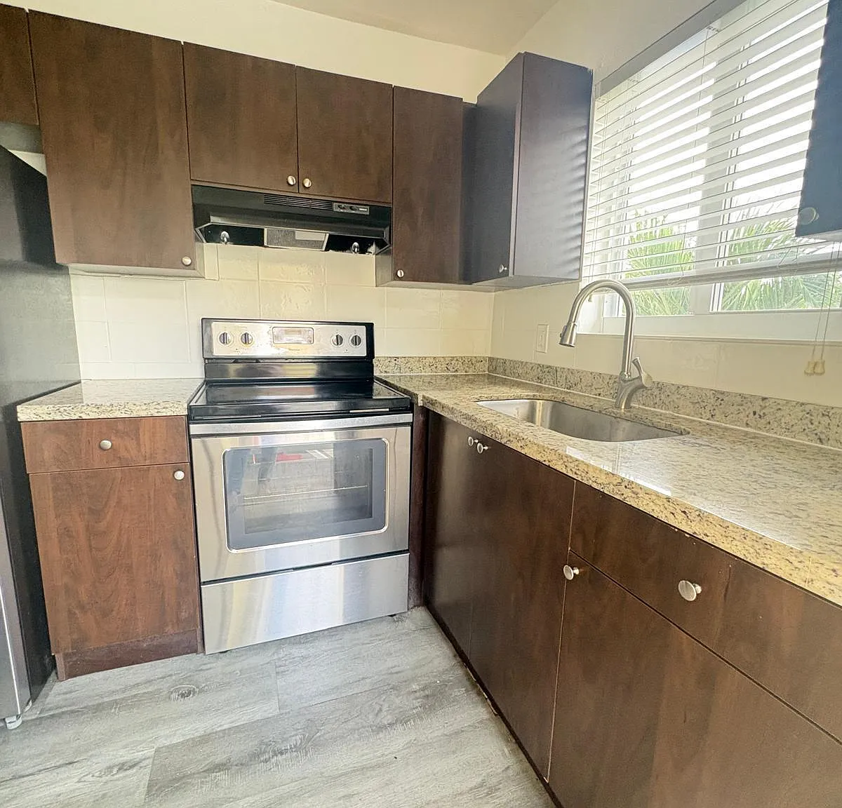 12 bed, 8.0 bath, 5798 sqft, $1,900 — Photo 1