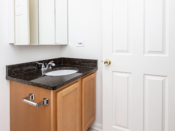 4th image of 224 Surrey Dr