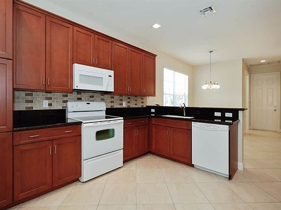 5th image of 4769 Lakeside Cir E