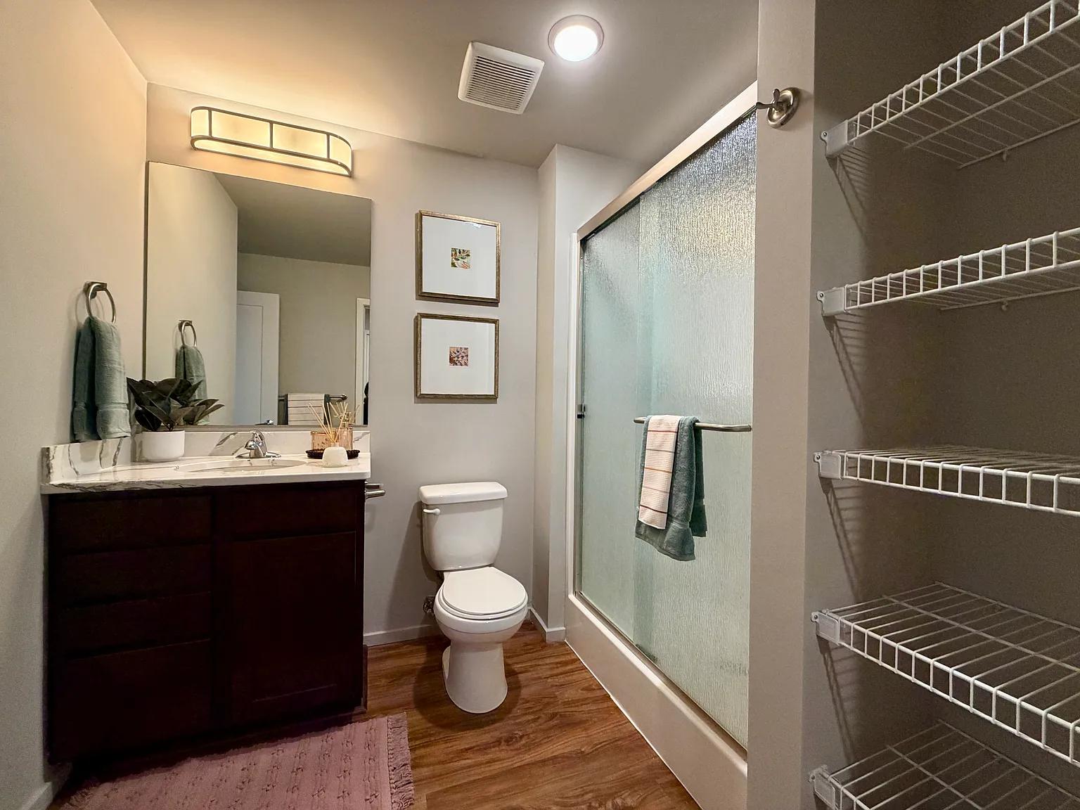 Breakers Apartments — Photo 4