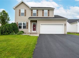 103 Lake Forest Dr, Minoa, NY 13116