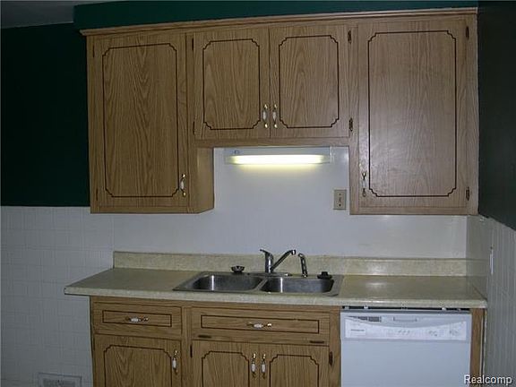 3rd image of 6857 Lathers St