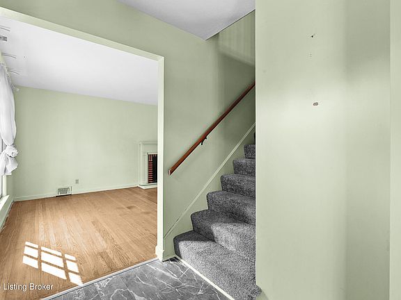 5th image of 9804 Wildwood Ct