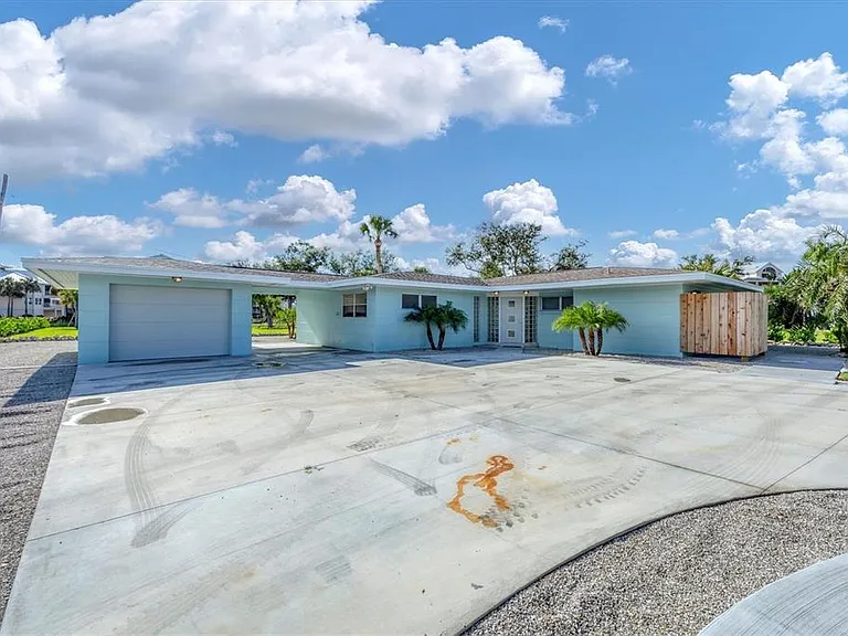 550 Gaspar Dr — Photo 2