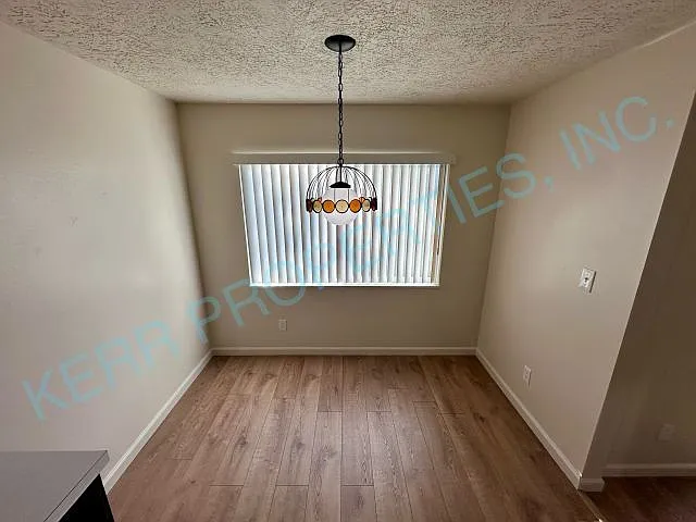 Free Rent! Discover Your Blank Canvas In West Linn! — Photo 4