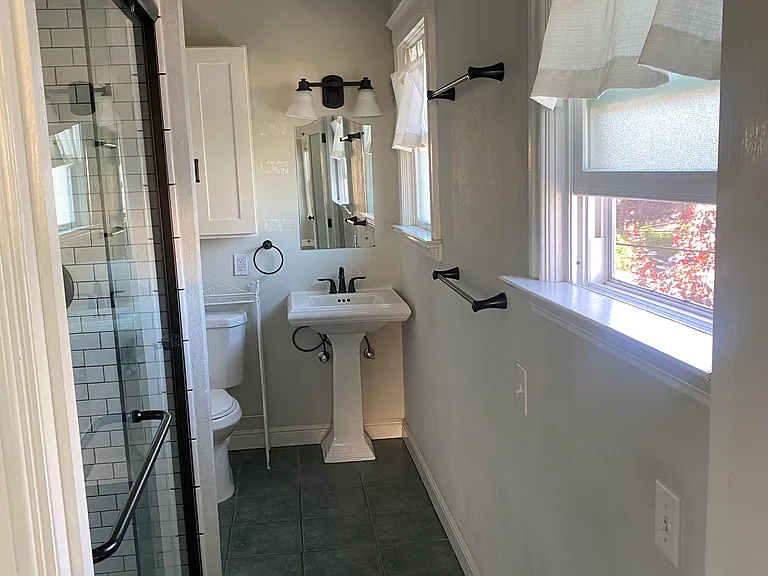4627 Shattuck Ave #B — Photo 16