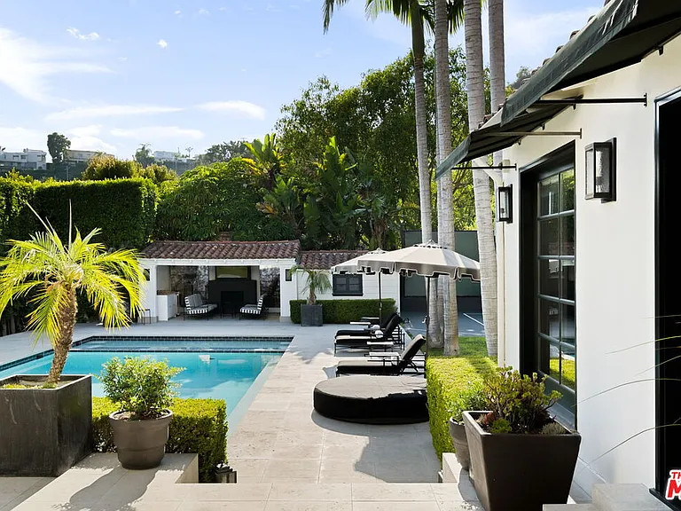 1443 N Doheny Dr — Photo 20