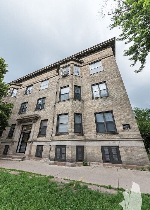 1st image of 915 W Waveland Ave #917-2A