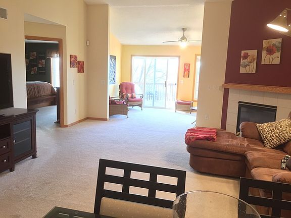Main Floor : Dining Area toward Sun Room and balcony