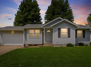 405 2nd Ave NW, Farley, IA 52046