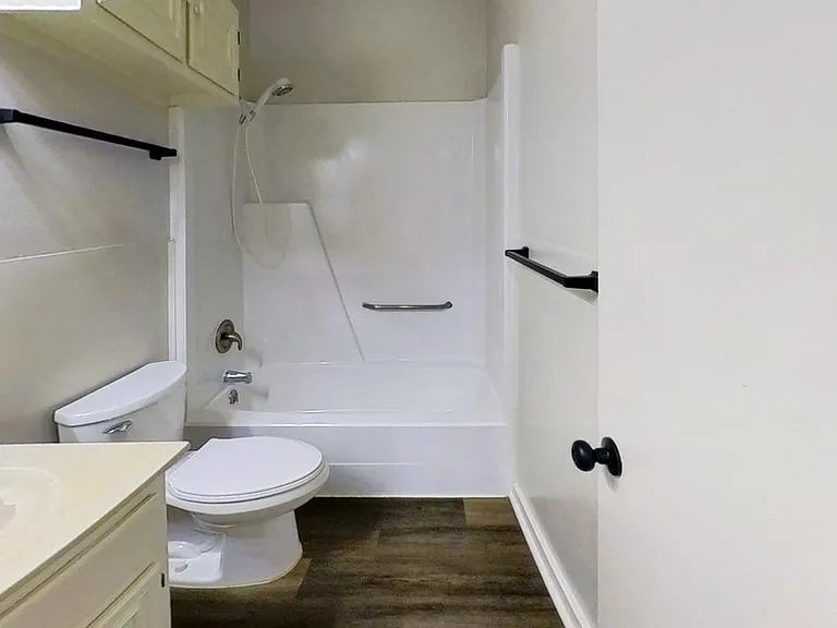 1015 W Martin Luther King Dr #B — Photo 3