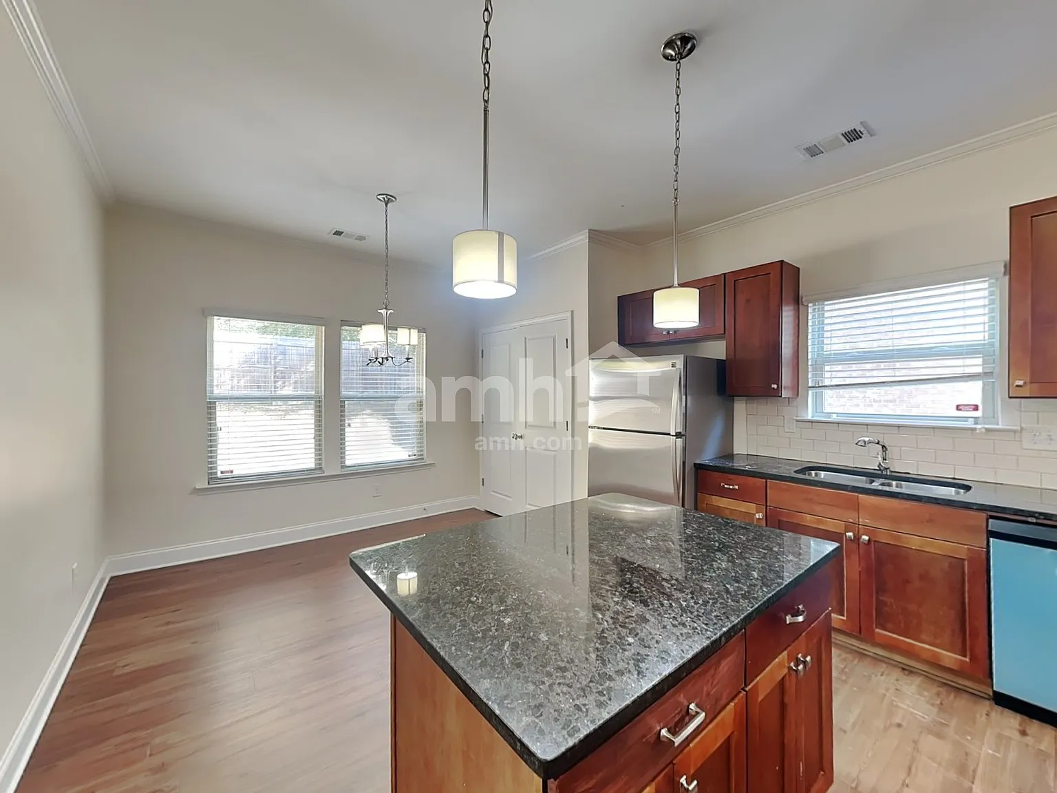 4 bed, 2.5 bath, 2072 sqft, $2,390 — Photo 4