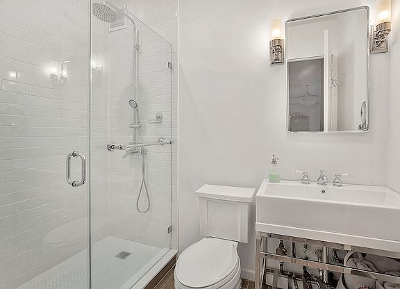 4th image of 250 S End Ave APT 2G