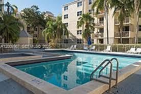 3rd image of 8225 Lake Dr APT 404