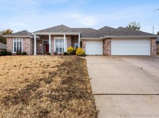 2641 Roanoke Ridge Rd, Bartlesville, OK 74006