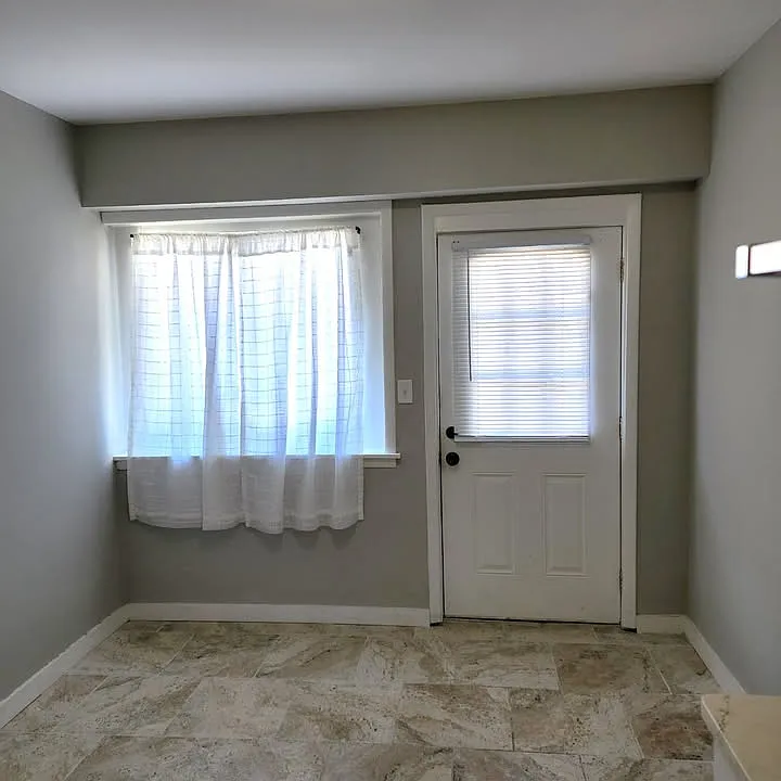 133 W Youngs Ave #5