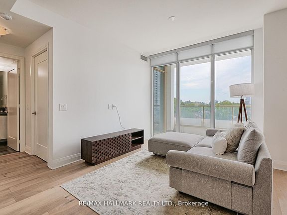 5th image of 151 Avenue Rd #601