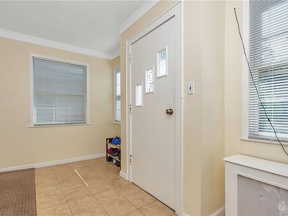 4th image of 84 Hyatt Ave