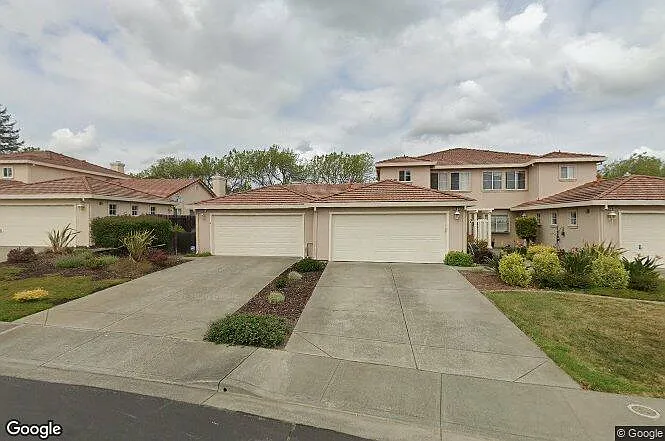 353 Columbia Cir — Photo 4