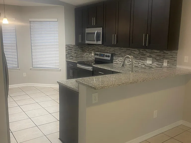402 Peregrine Ct — Photo 2