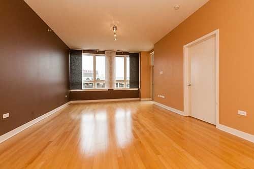 4th image of 6000 N Cicero Ave APT 519