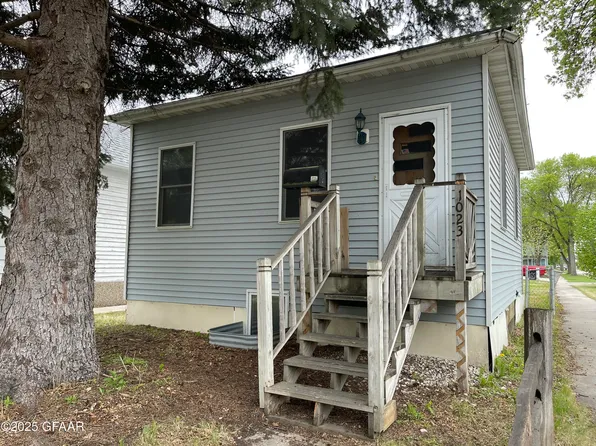 1023 4th Ave N, Grand Forks, ND 58203