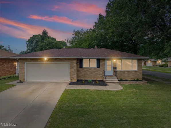 1778 Oaklawn Dr, Parma, OH 44134