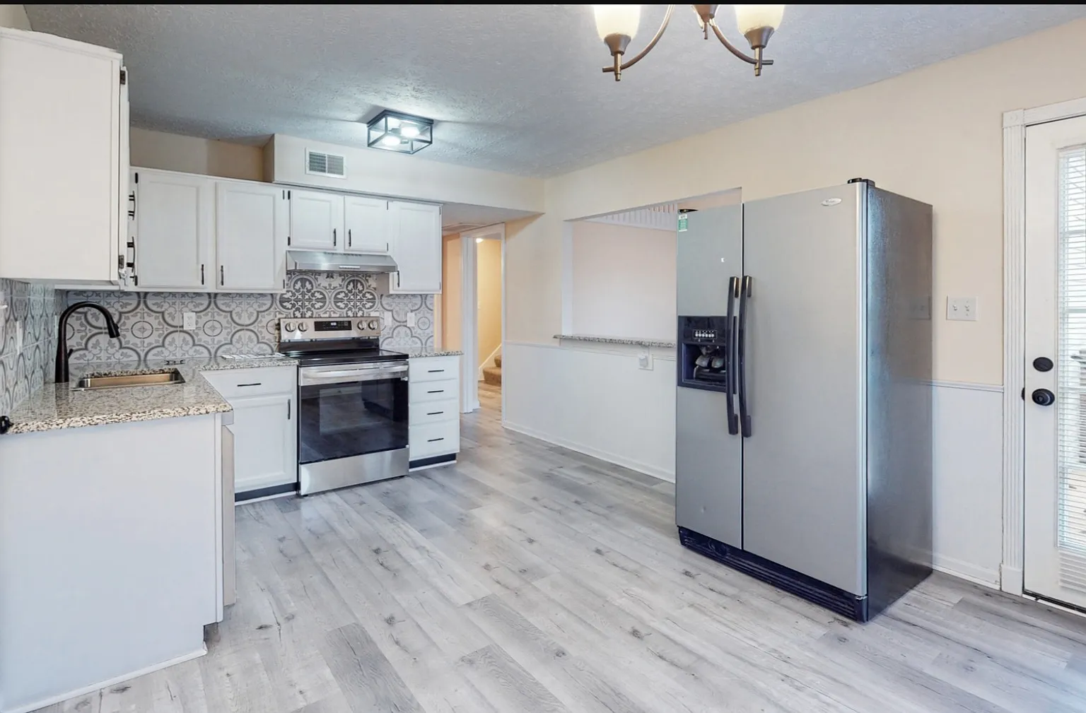 3 bed, 1402 sqft, $2,000 — Photo 3