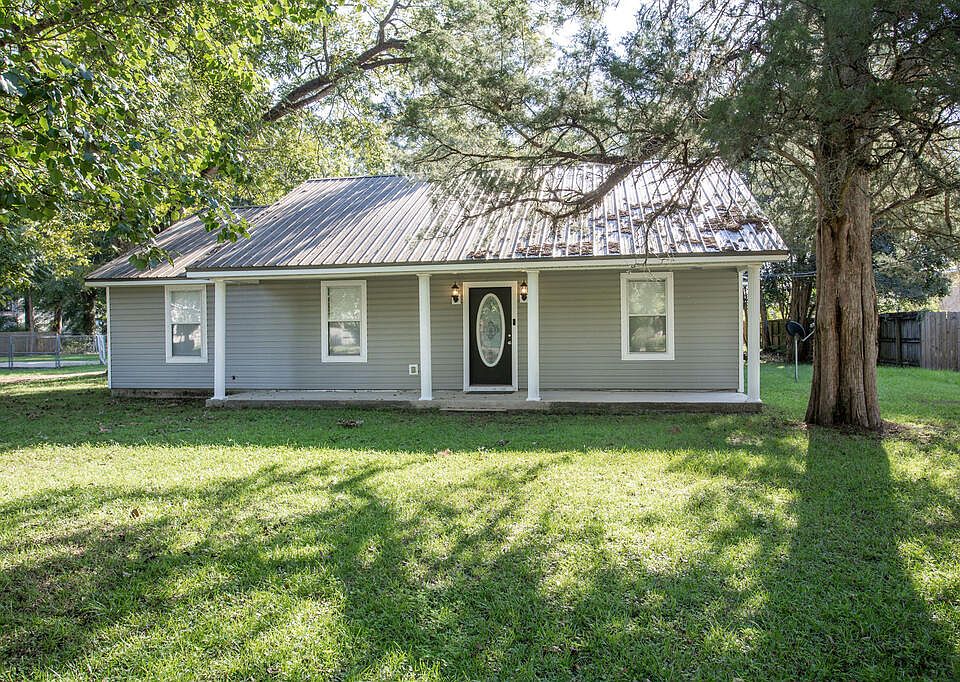 1st image of 423 Colby Ave