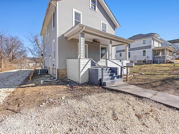 2nd image of 1012 N Bluff St