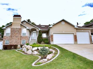 5658 S Fox Chase Dr, South Ogden, UT 84403