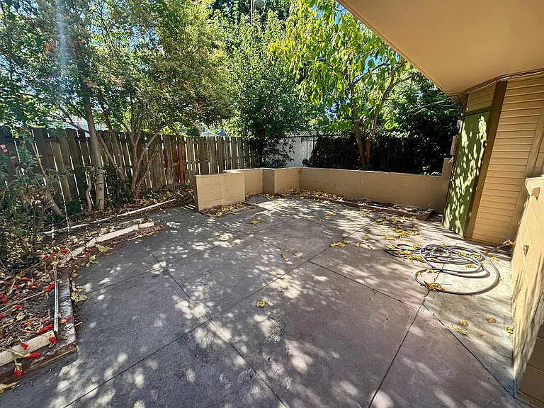 614 J St — Photo 14