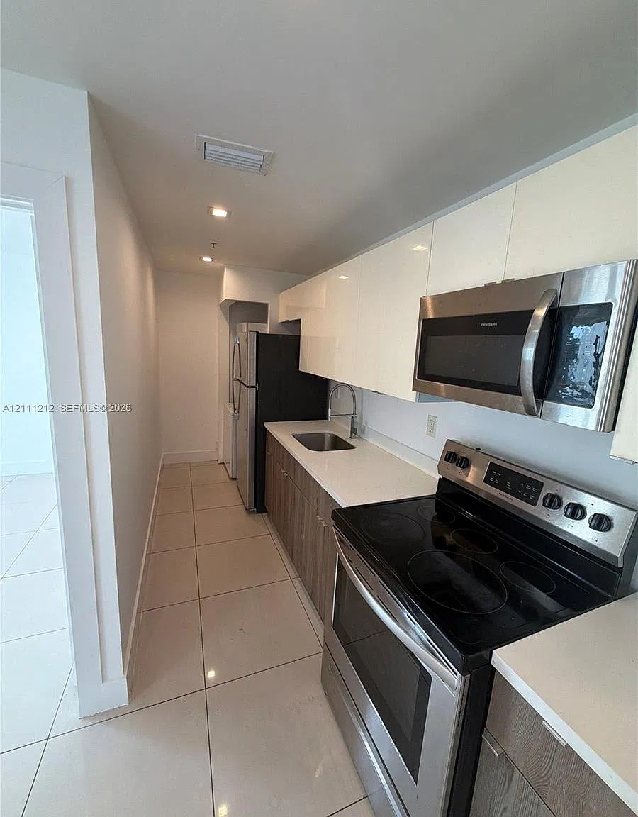 829 SW 18th Ave — Photo 2
