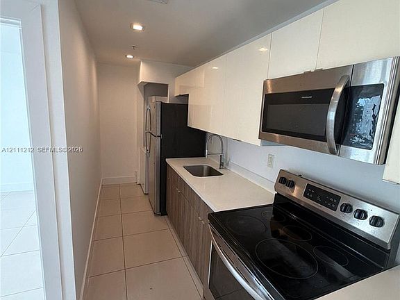 2nd image of 829 SW 18th Ave APT 107