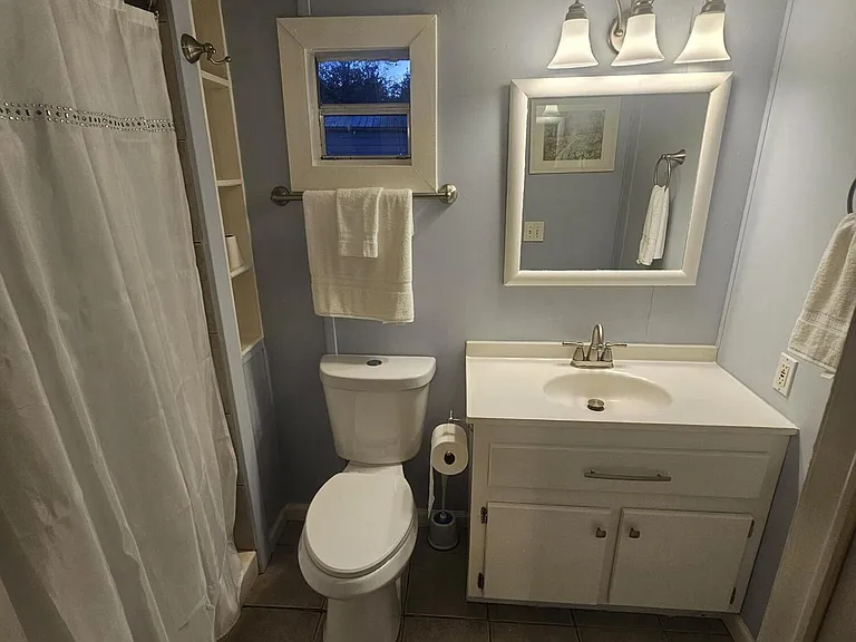 1201 Floyd Dr NE — Photo 8