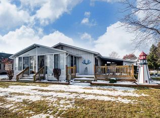 220 Lane 880 Snow Lk, Fremont, IN 46737