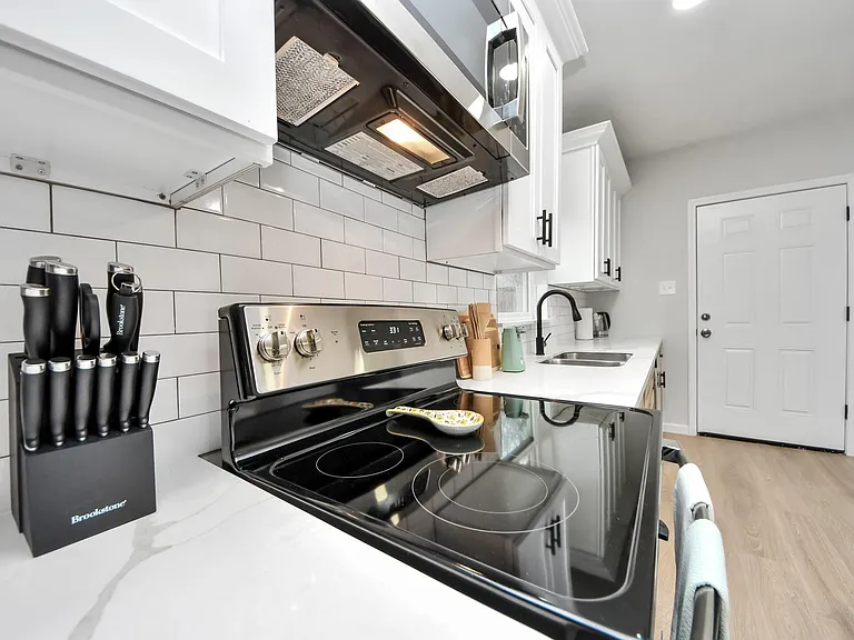 2811 Winbern St — Photo 18