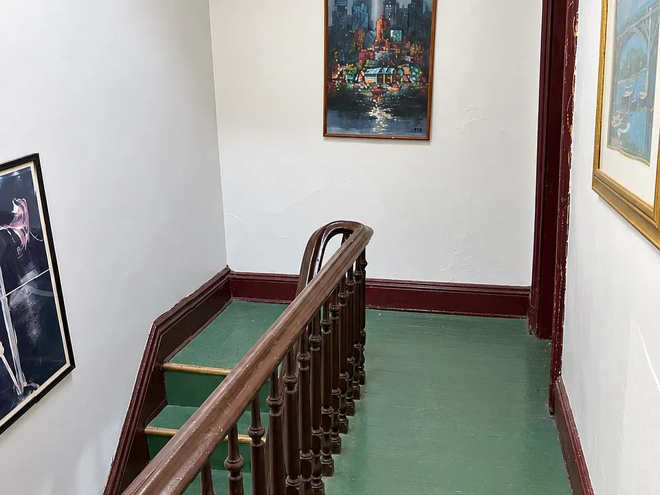 Building Photo 4