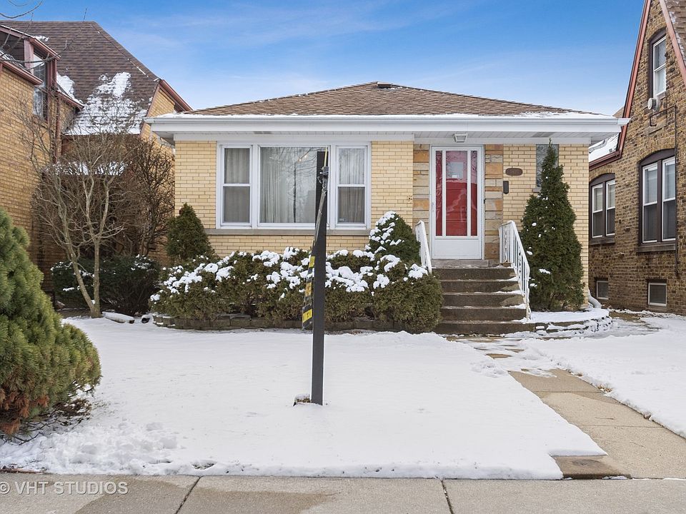 1st image of 4825 W Balmoral Ave