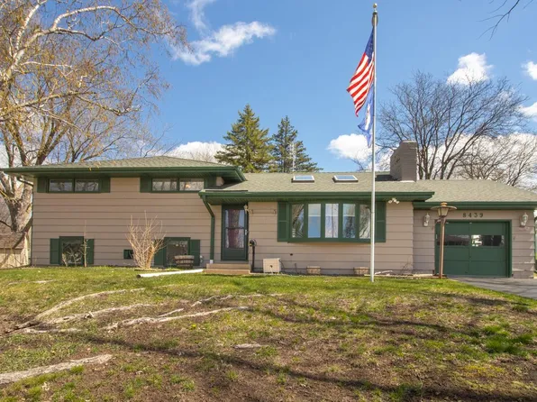 8439 Morris Cir, Bloomington, MN 55437