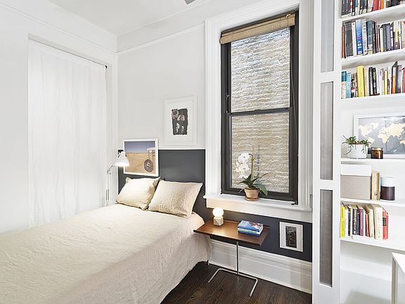 3rd image of 223 W 21st St APT 3M
