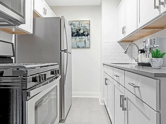 5th image of 3333C Broadway #C15b