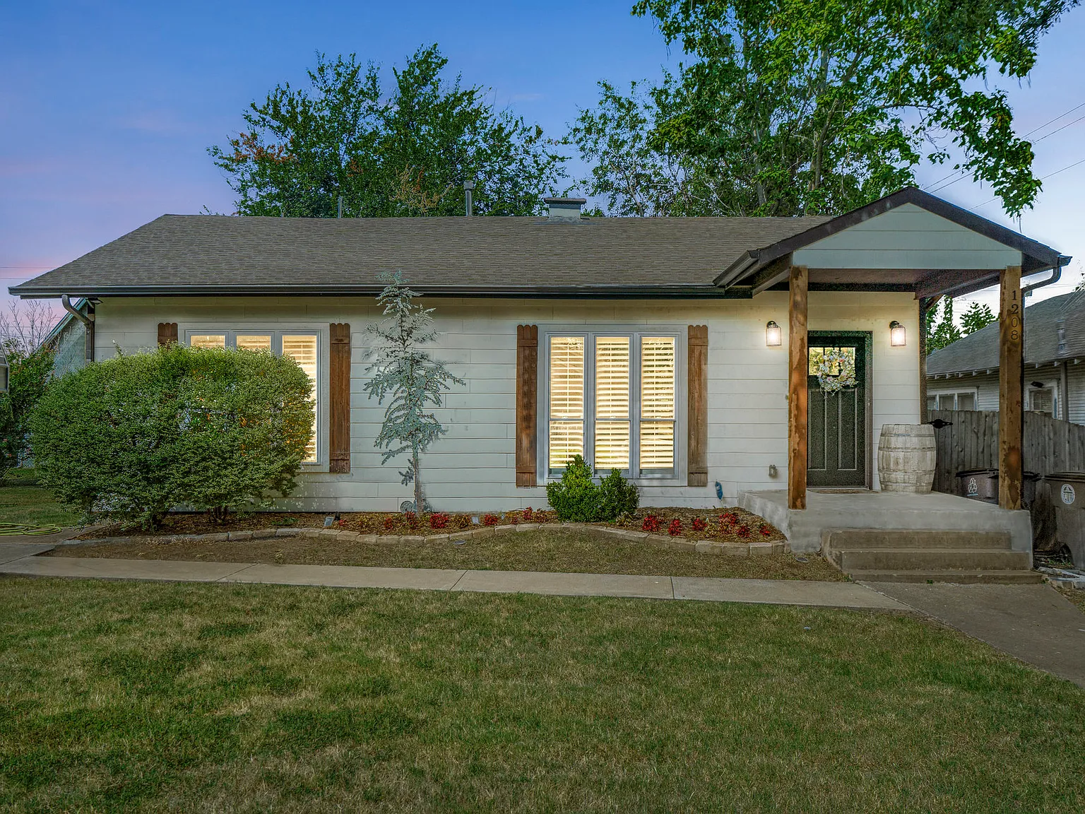 2 bed, 1.5 bath, 1015 sqft, $2,000 — Photo 1