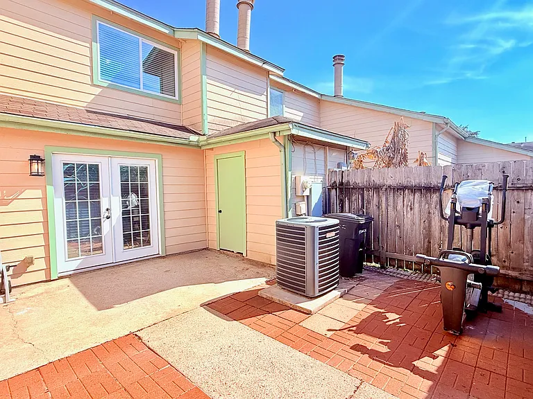 1927 Country Village Blvd #B — Photo 3