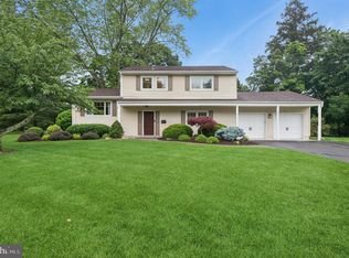 6 Steven Rd, Kendall Park, NJ 08824