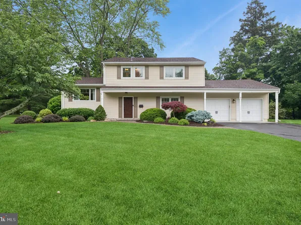 6 Steven Rd, Kendall Park, NJ 08824