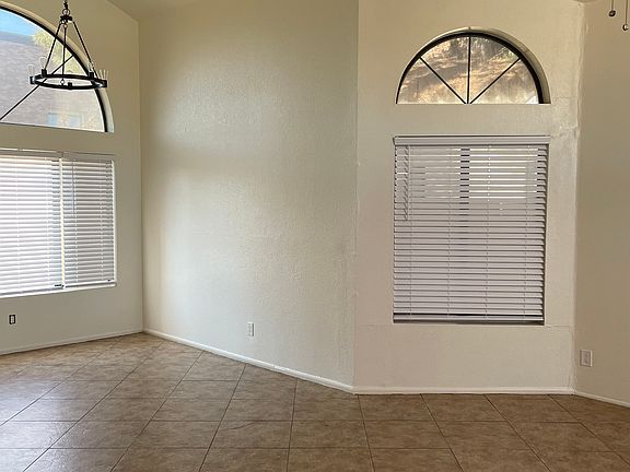 4th image of 318 N Cottonwood Dr