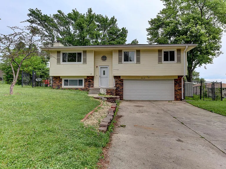 3514 Glory Cir — Photo 2