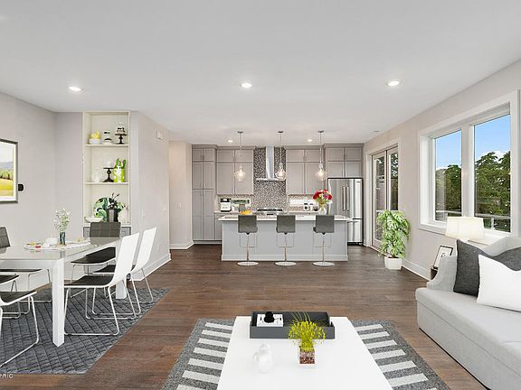 4th image of 613 Fairview Ave NE #2